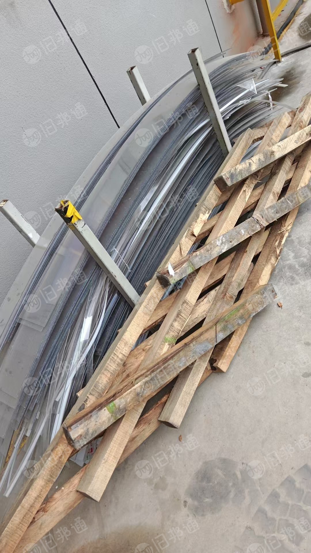 出售PC机头料和GPPS机头料，现货1吨多。另外还有PC片材废料，厂里下来的报废品，现货2吨