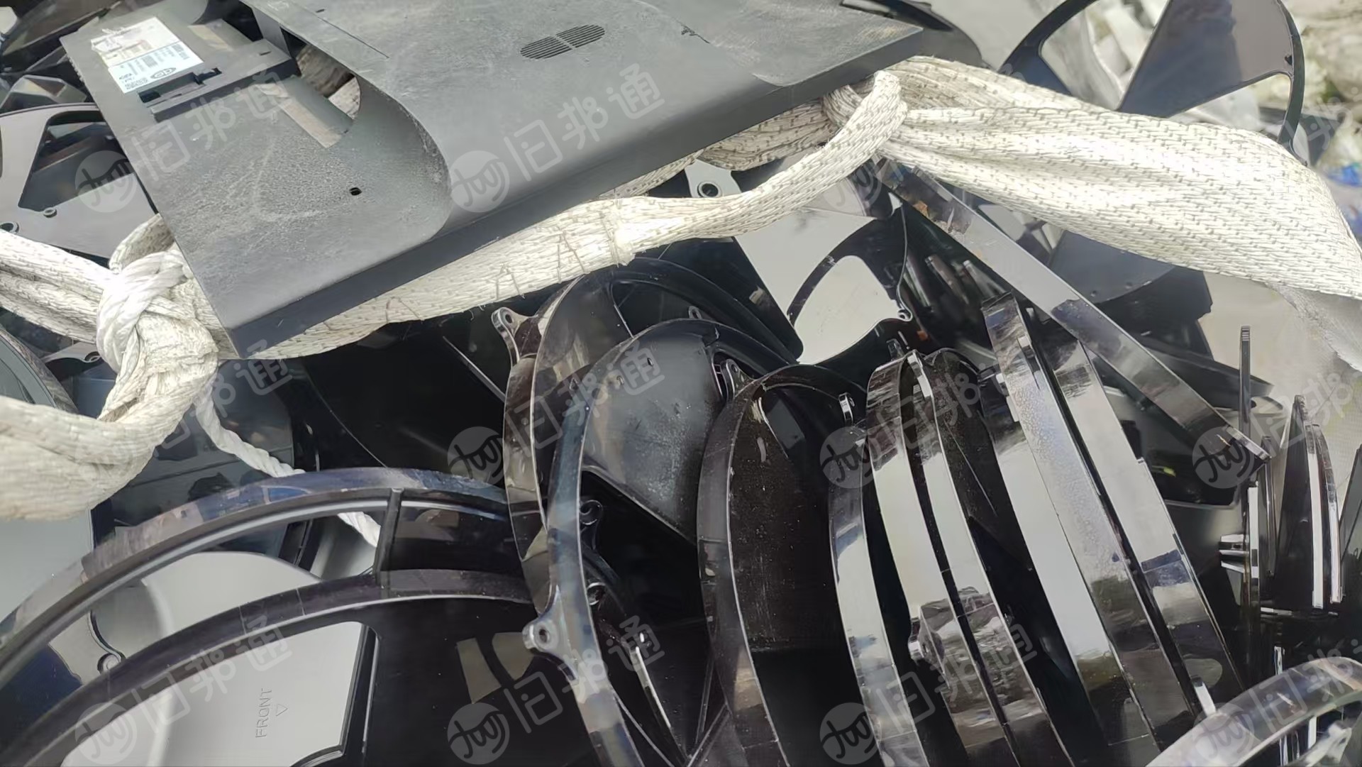 出售海康威视摄像头机壳料，80%PC+纤10%，有少部分PC十ABS，现货30吨