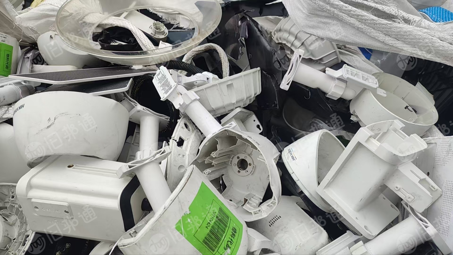 出售海康威视摄像头机壳料，80%PC+纤10%，有少部分PC十ABS，现货30吨