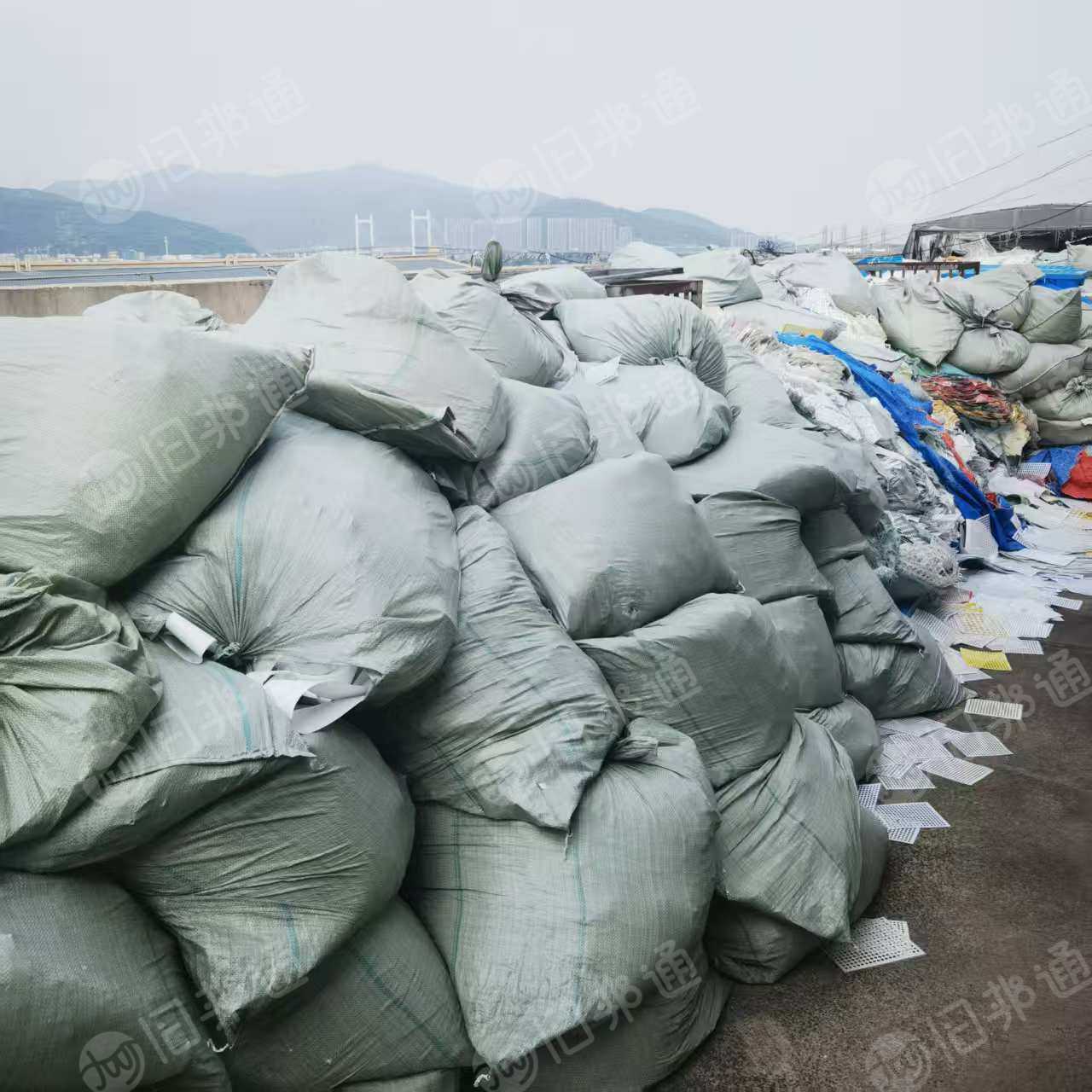 出售厂里下来的废料，PVC带胶边角料，有一层不干胶，现货20吨