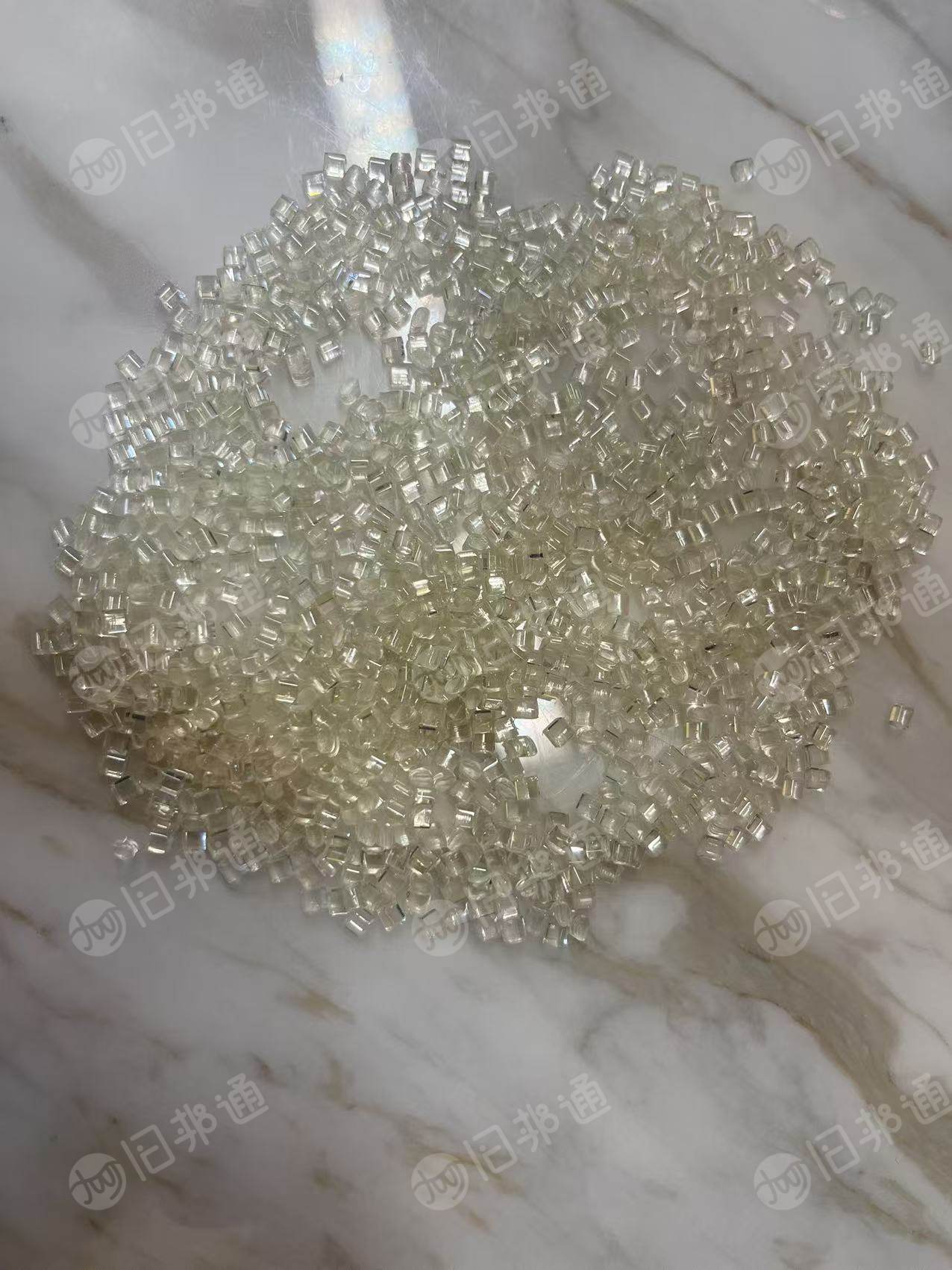 出售白透PET颗粒，粘度0.6左右，现货300吨