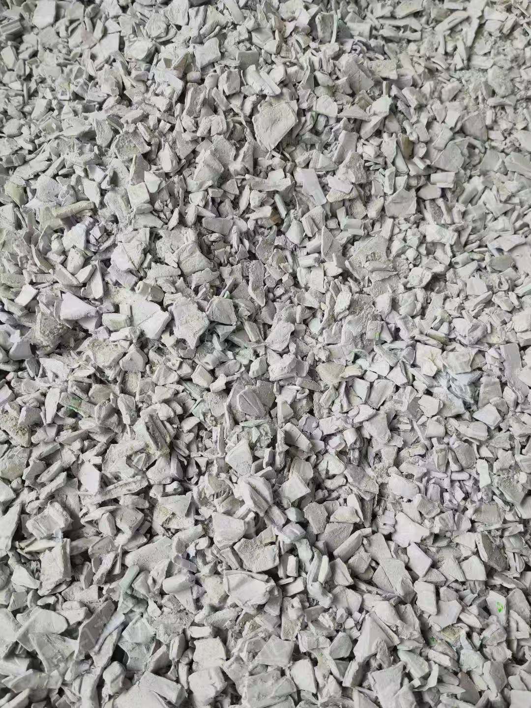 出售合金破碎料，电瓶下来的，环保的，冲击40多个，现货1挂车