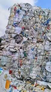 出售涂料桶压块，现货10吨，9.6一车