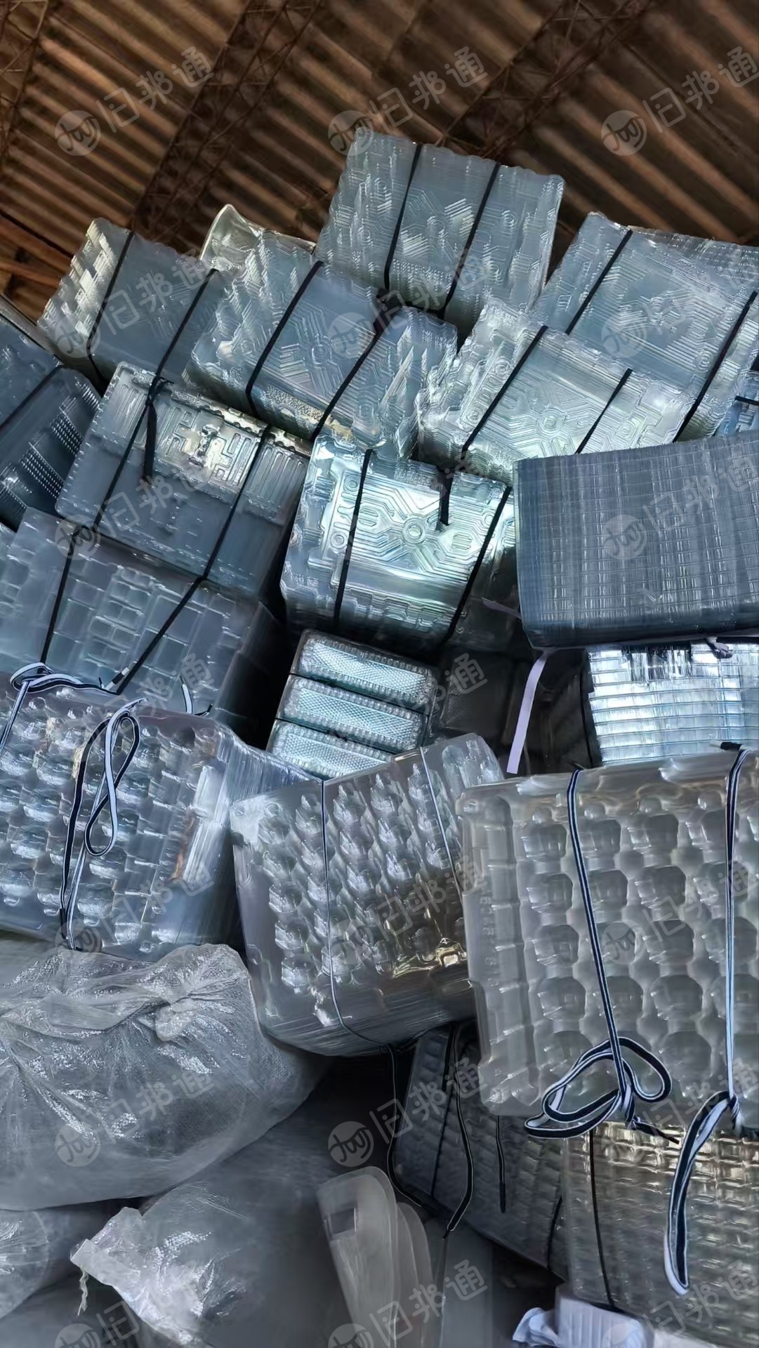 出售PET吸塑盒毛料，没油墨没标签，现货9.6一车