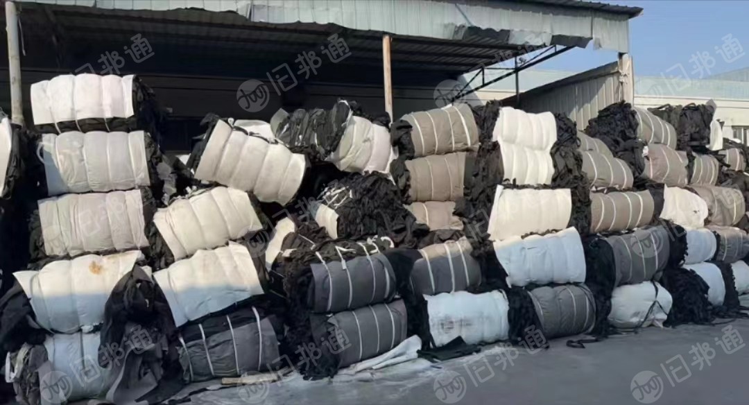 出售涤纶汽车内饰边角料，现货一车