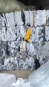 长期出售pvc胶水膜废料，现货13米一挂车