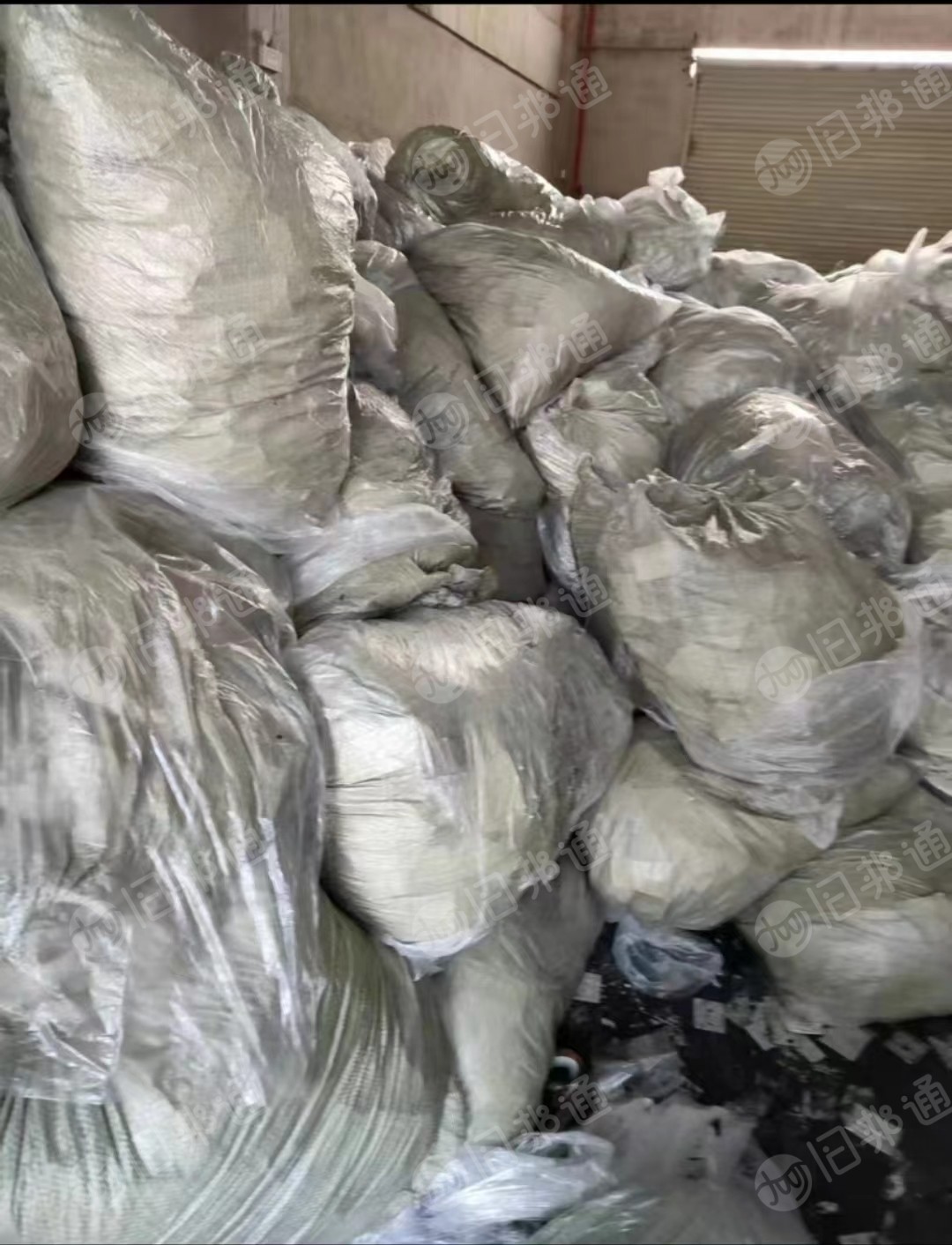 出售铝塑膜废料，边角料占比30%左右，含铝53左右，现货10多吨