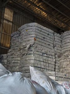 长期出售下干机纯白纤维袋废料，现货30吨左右