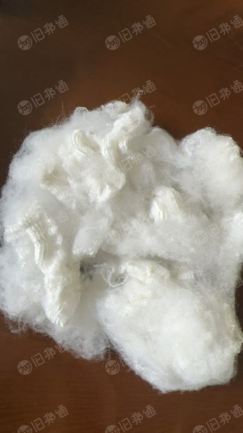 长期出售化纤厂的涤纶短纤，涤纶纤维，2.5*51本白，有现货，货在浙江宁波