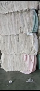 长期出售化纤旧被子开好的化纤棉，开松棉，再生棉，可以做挡风被用，厂在江苏南通