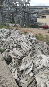 一万多个水泥袋，免费送，有需要的自己来拉