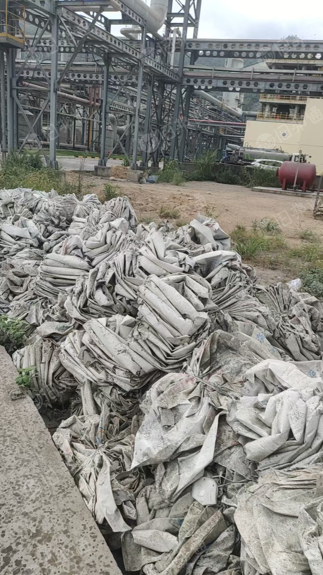 一万多个水泥袋，免费送，有需要的自己来拉