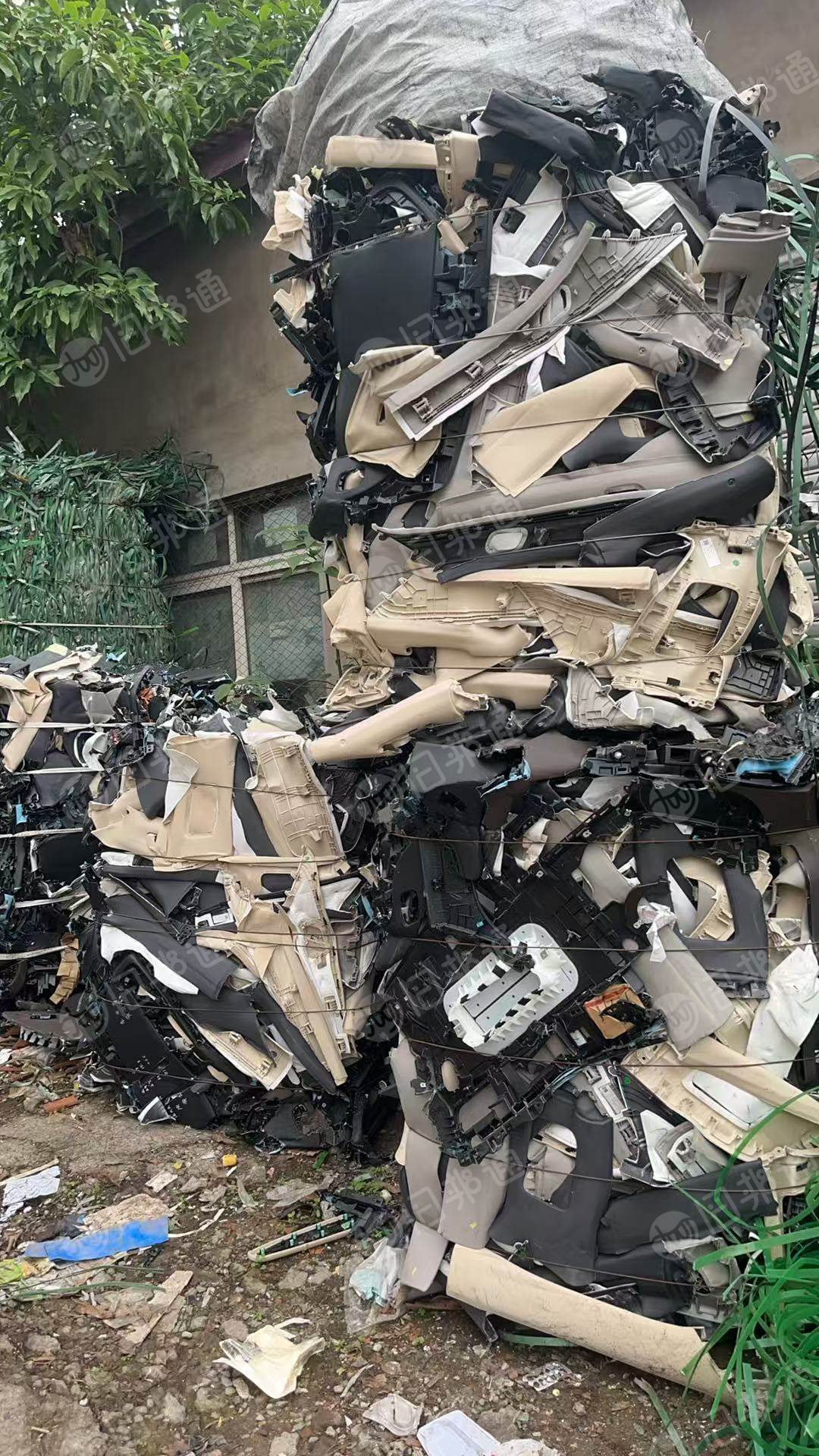 出售汽车仪表盘毛料，有带PVC革，一起打包的，月供30吨