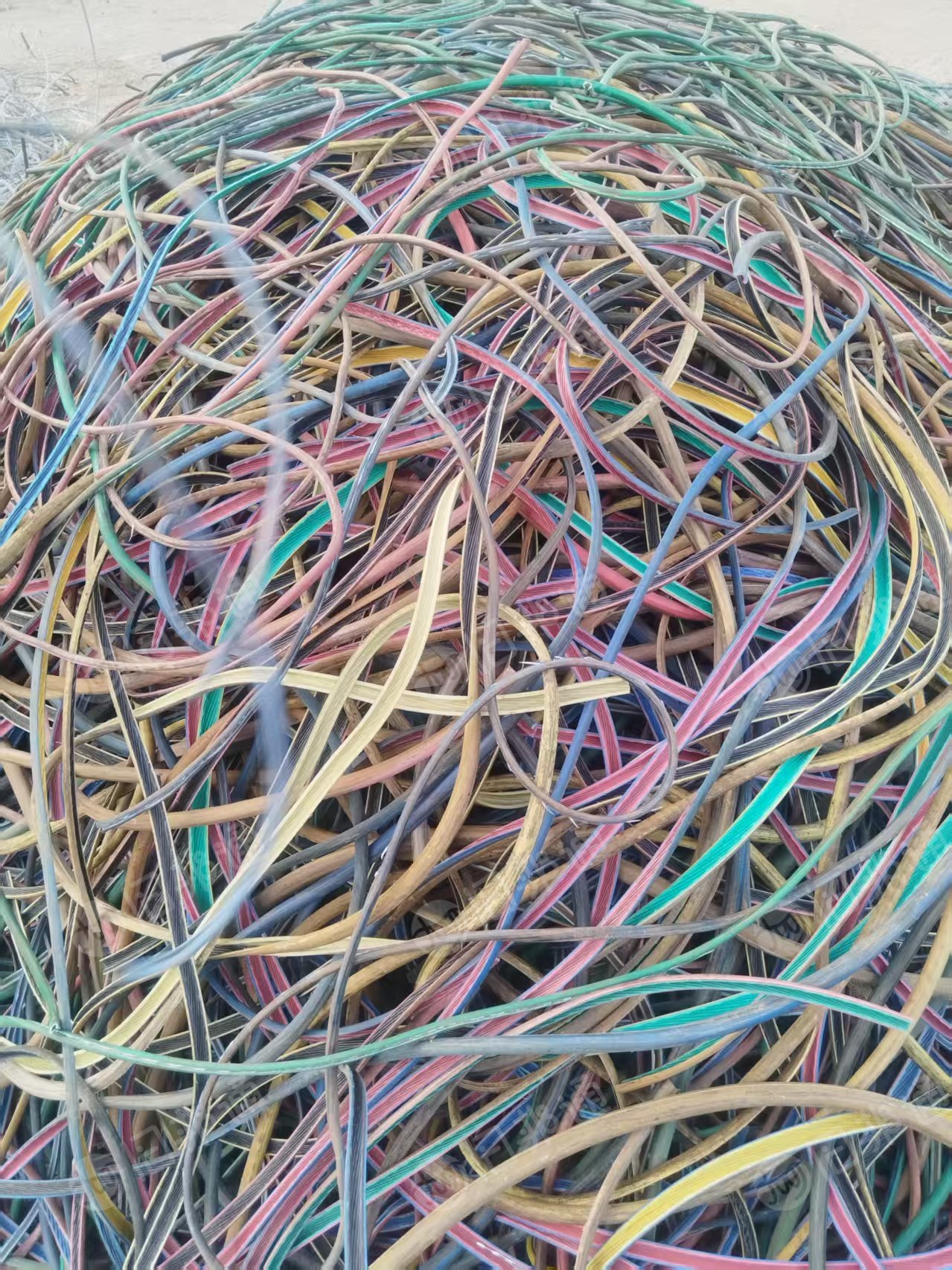 长期出售PVC电线皮毛料，电缆皮毛料