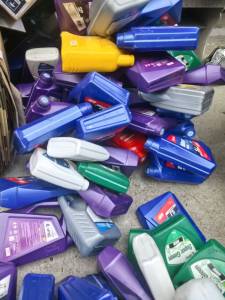 常年出售机油壶和保险杠毛料