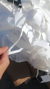 厂家出售塑料膜废料，PET、PC、PP都有，以PET为主