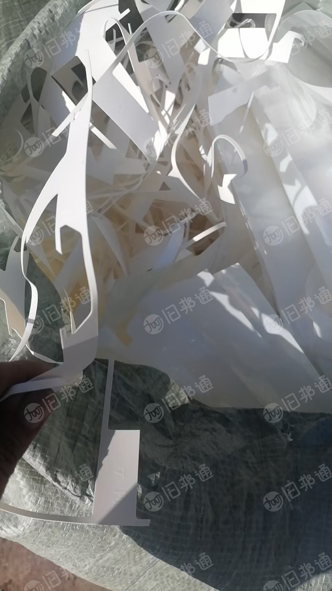 厂家出售塑料膜废料，PET、PC、PP都有，以PET为主