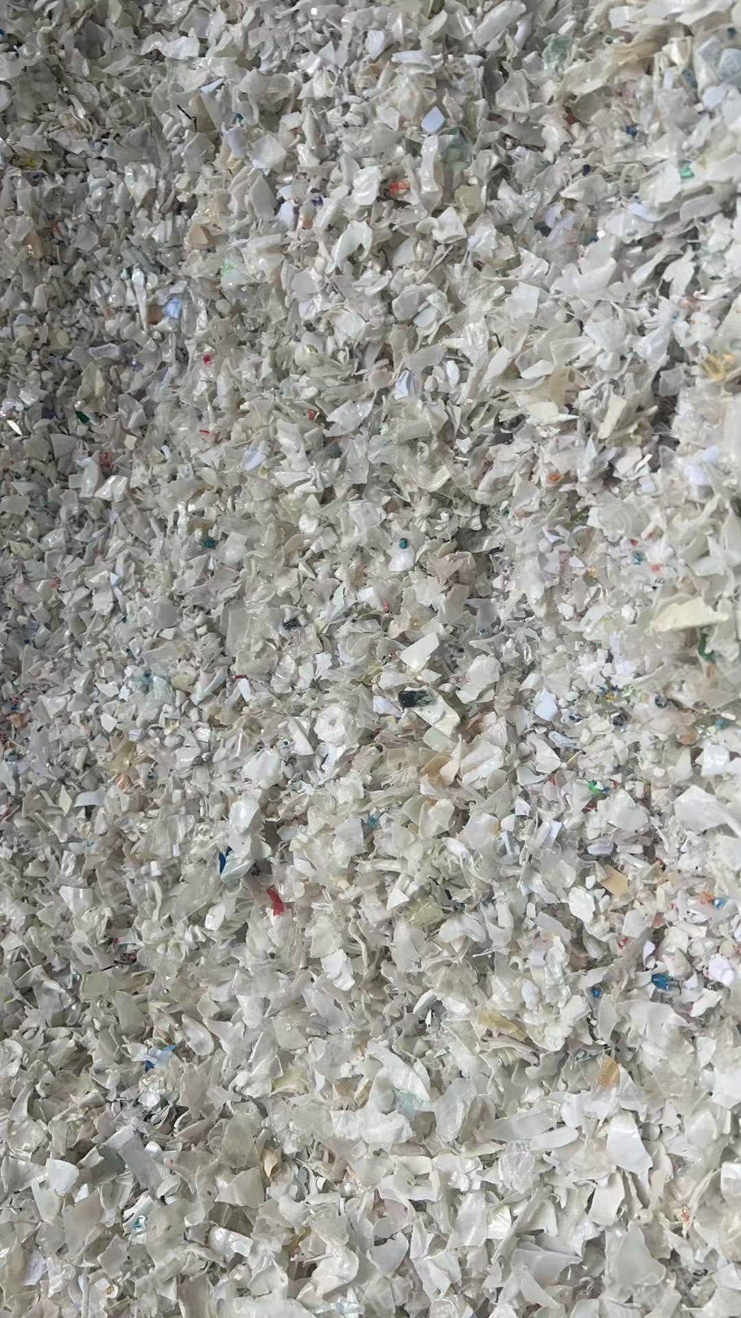 出售PET热洗瓶片，除了蓝白其他颜色都有，目前乳白色现货有2挂车，长期有货