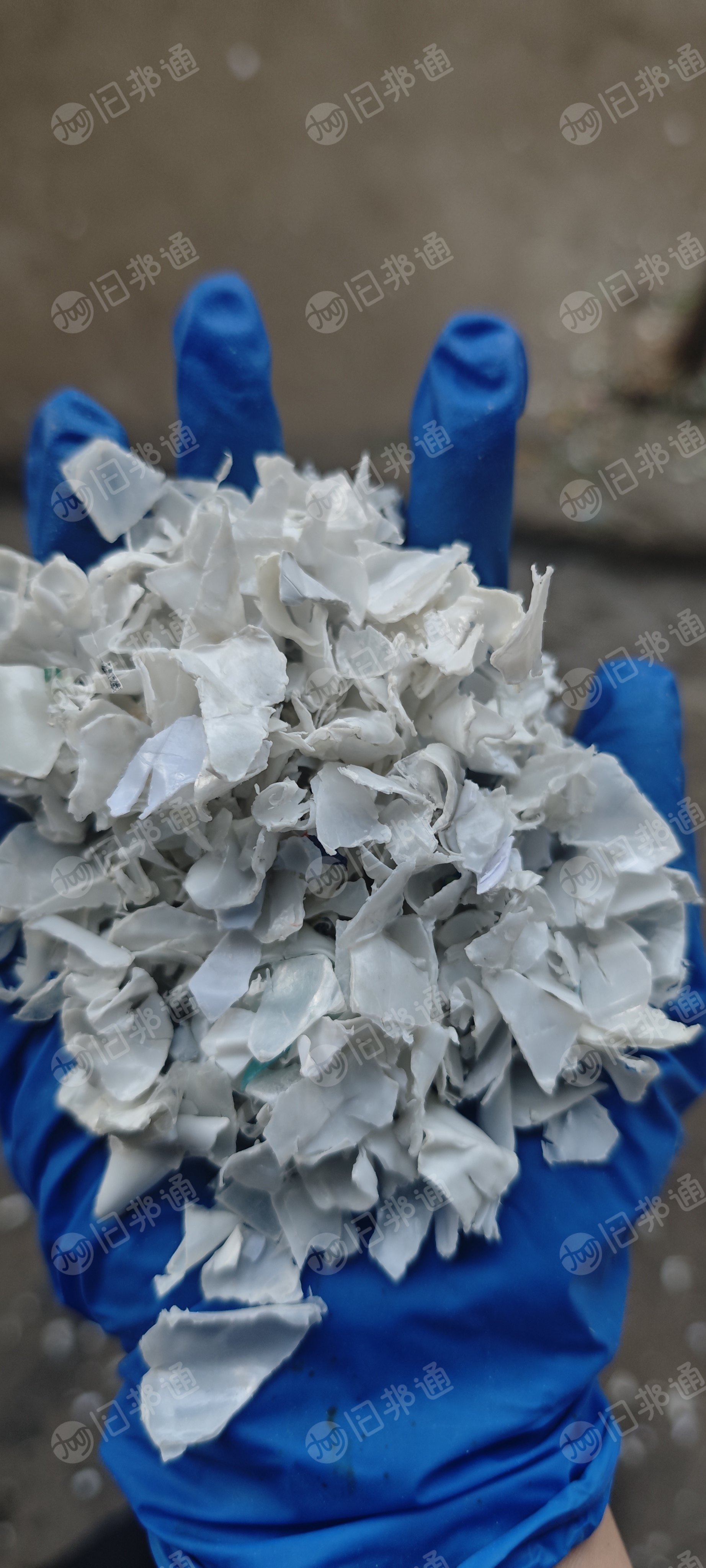 出售PET热洗瓶片，除了蓝白其他颜色都有，目前乳白色现货有2挂车，长期有货