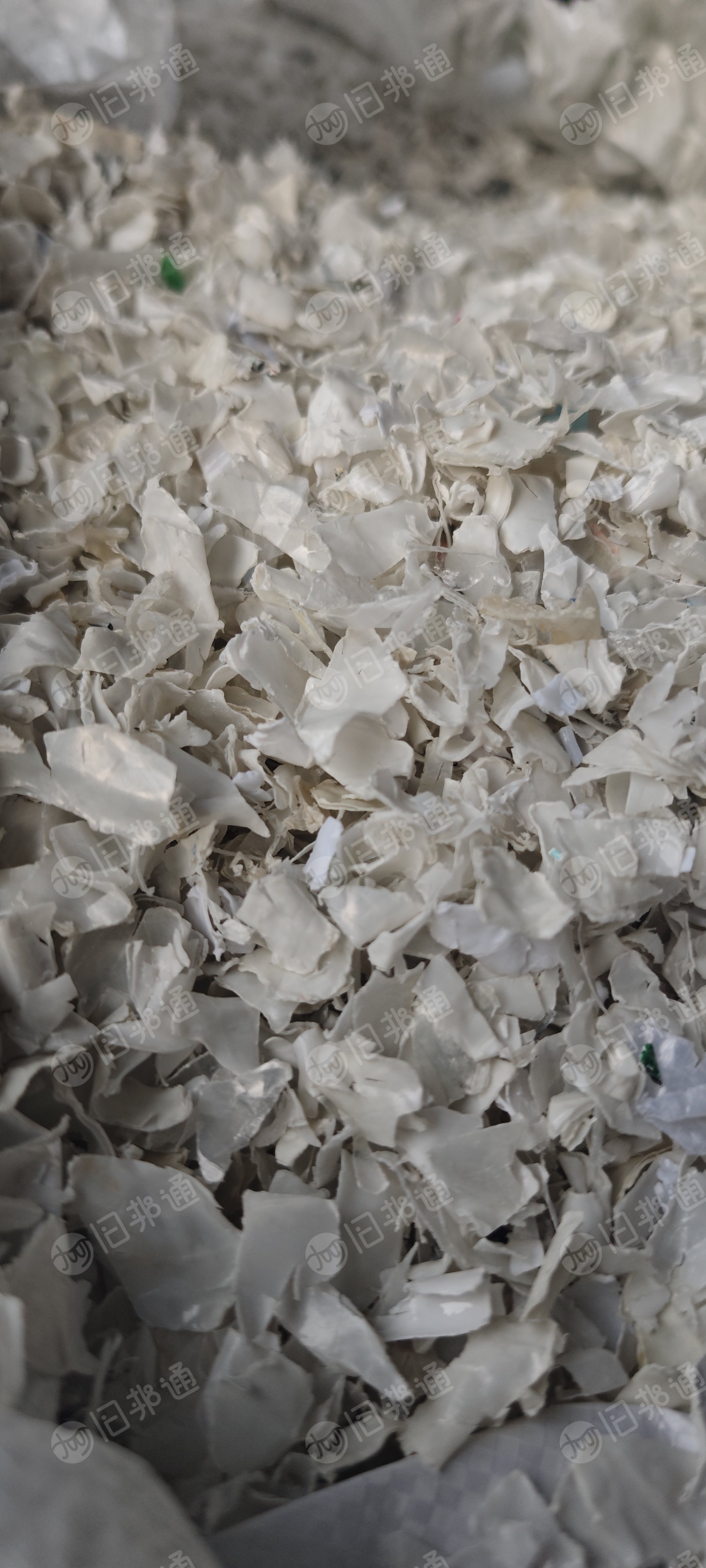 出售PET热洗瓶片，除了蓝白其他颜色都有，目前乳白色现货有2挂车，长期有货