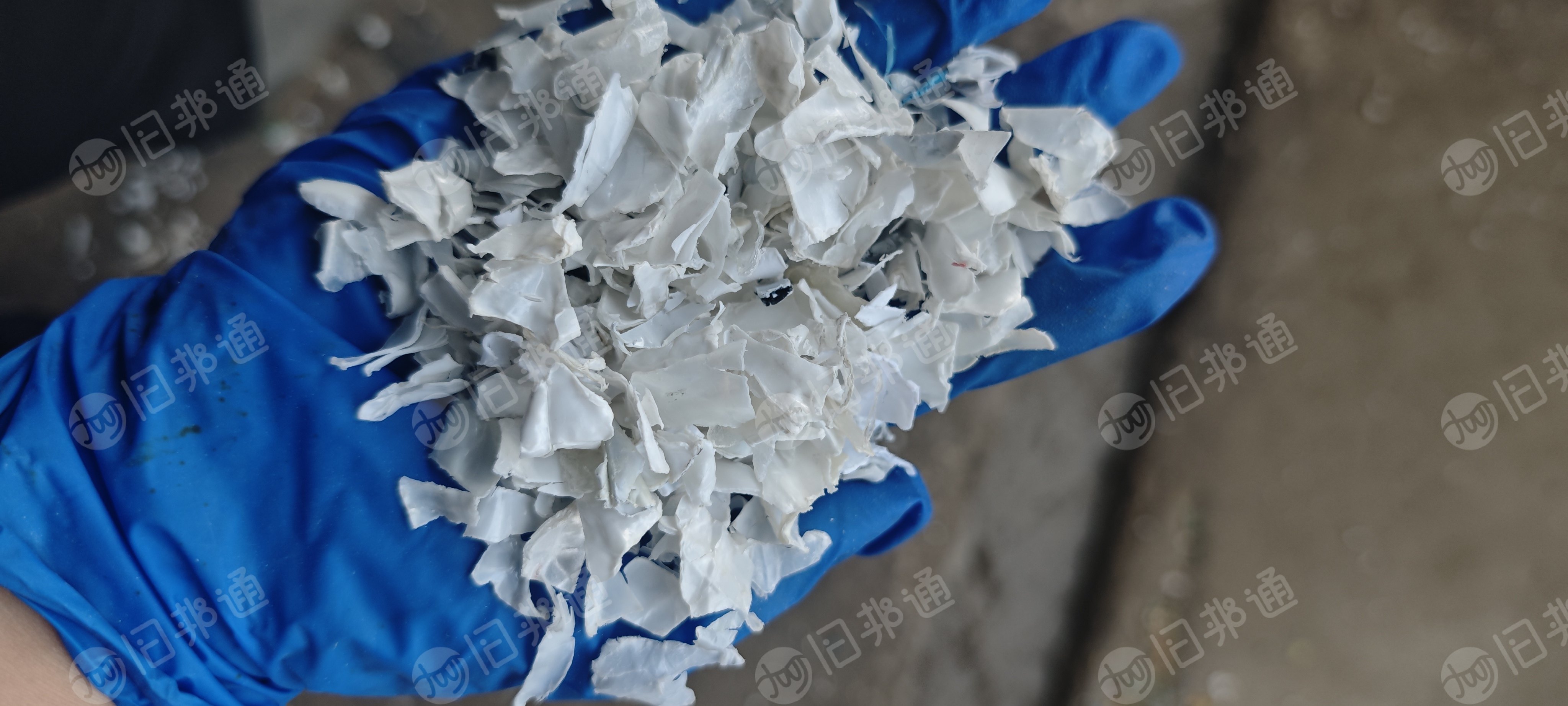 出售PET热洗瓶片，除了蓝白其他颜色都有，目前乳白色现货有2挂车，长期有货