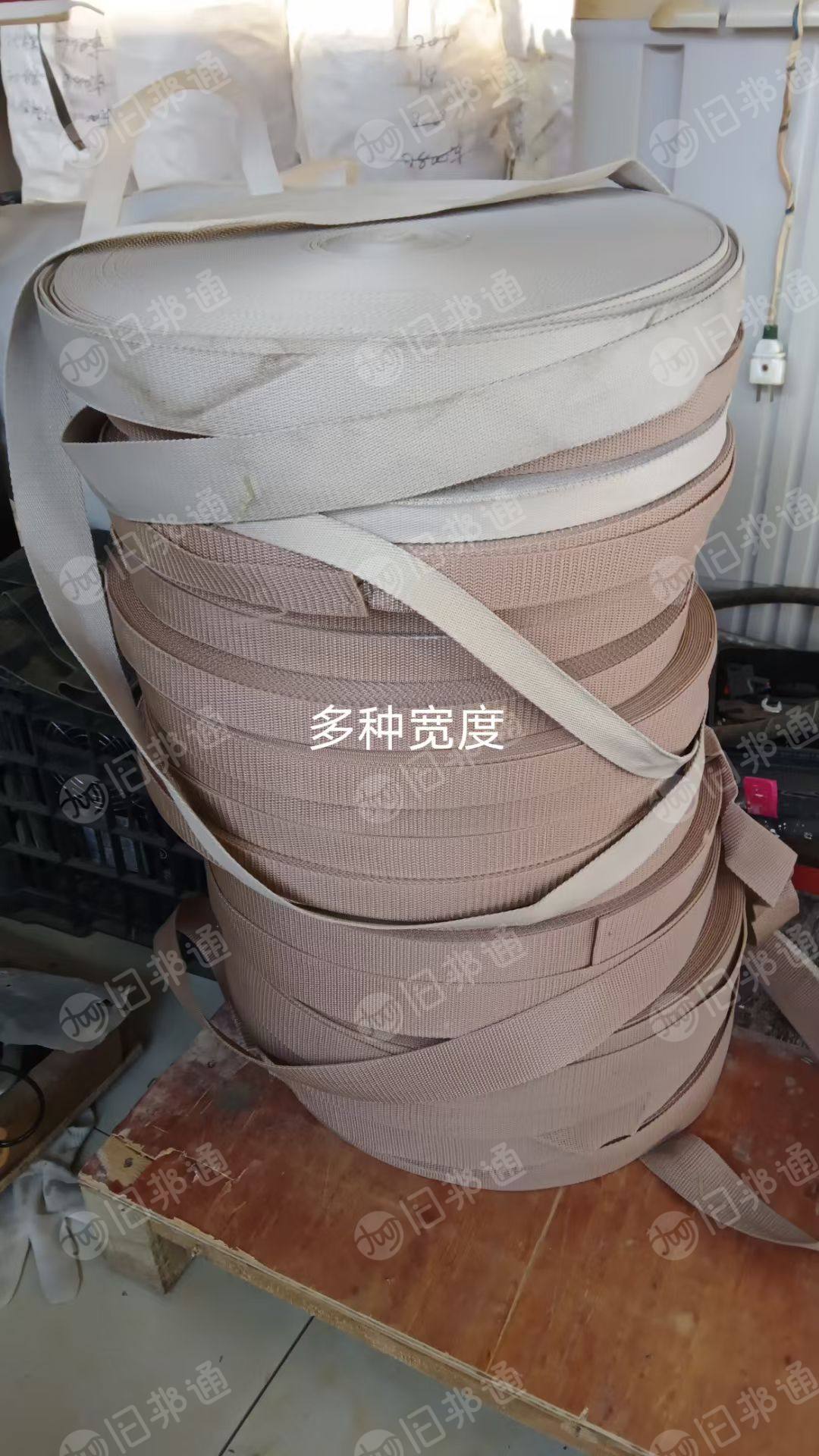 现货处理一批库存板带婴儿背带斗篷，婴儿背带40多箱，斗篷10多箱，多种宽度