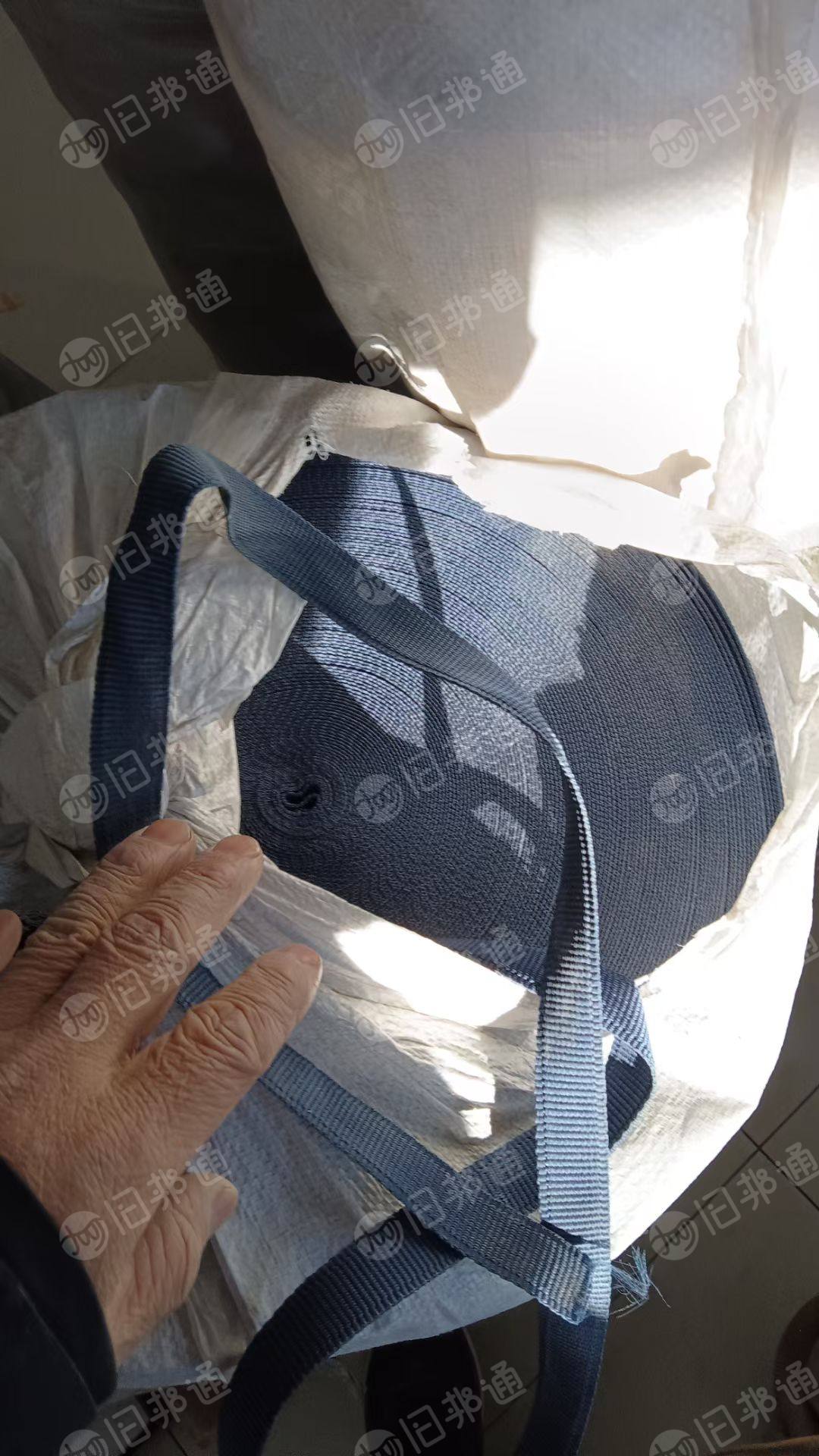 现货处理一批库存板带婴儿背带斗篷，婴儿背带40多箱，斗篷10多箱，多种宽度