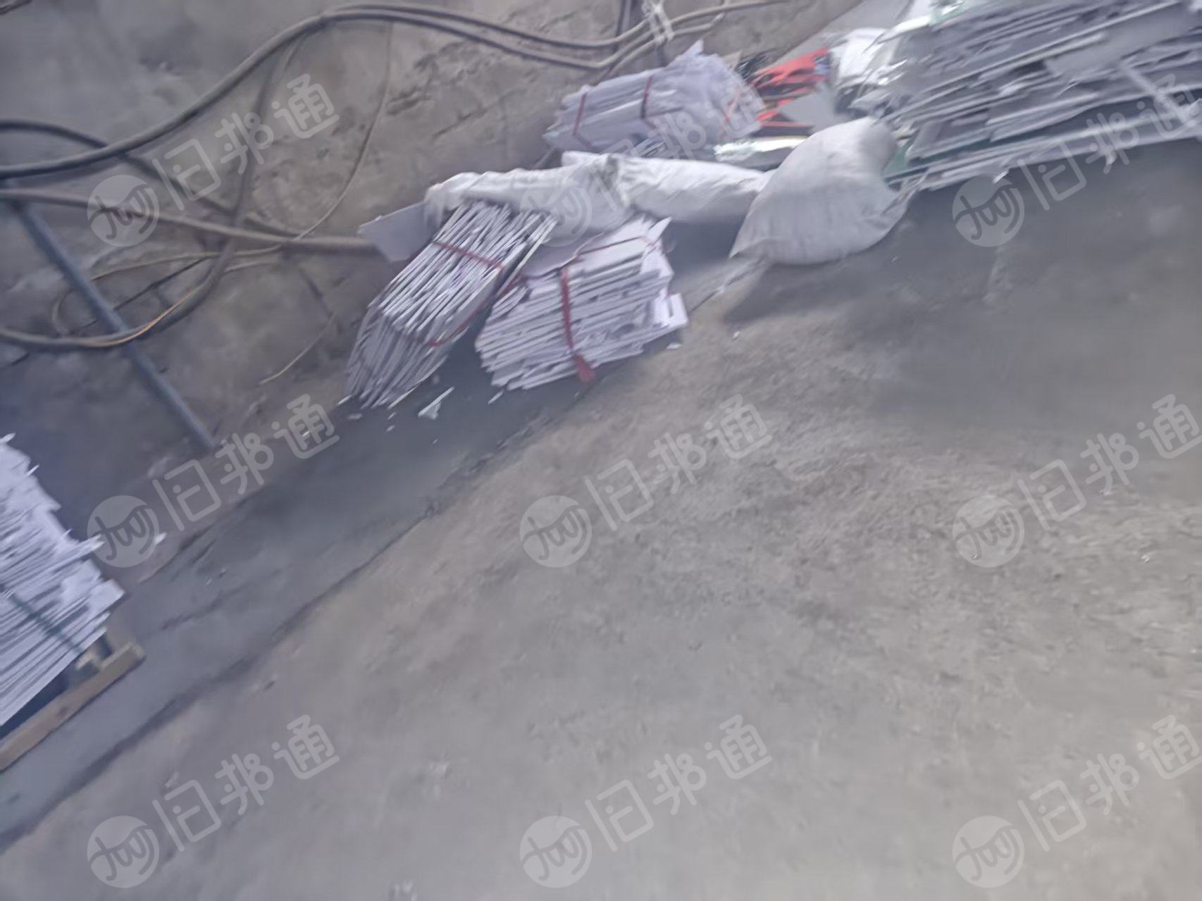 常年出售PVC发泡板毛料，一级白的，每个月几十吨到一百吨左右