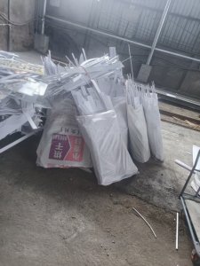 常年出售PVC发泡板毛料，一级白的，每个月几十吨到一百吨左右