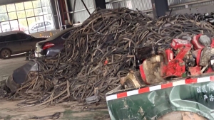 出售汽车门上的橡胶条废料