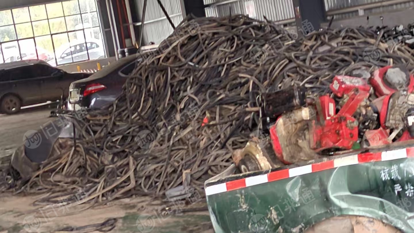 出售汽车门上的橡胶条废料