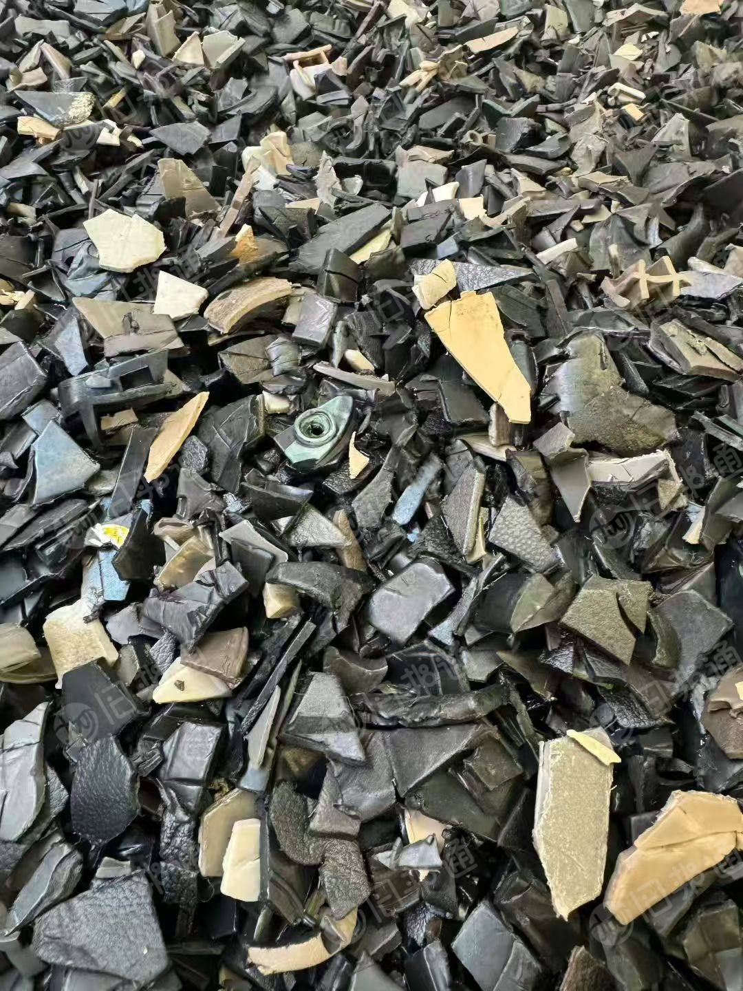 出售PP气囊盖破碎料，现货30吨