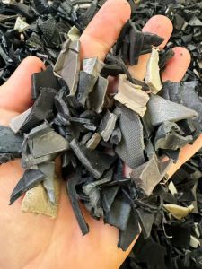 出售PP气囊盖破碎料，现货30吨