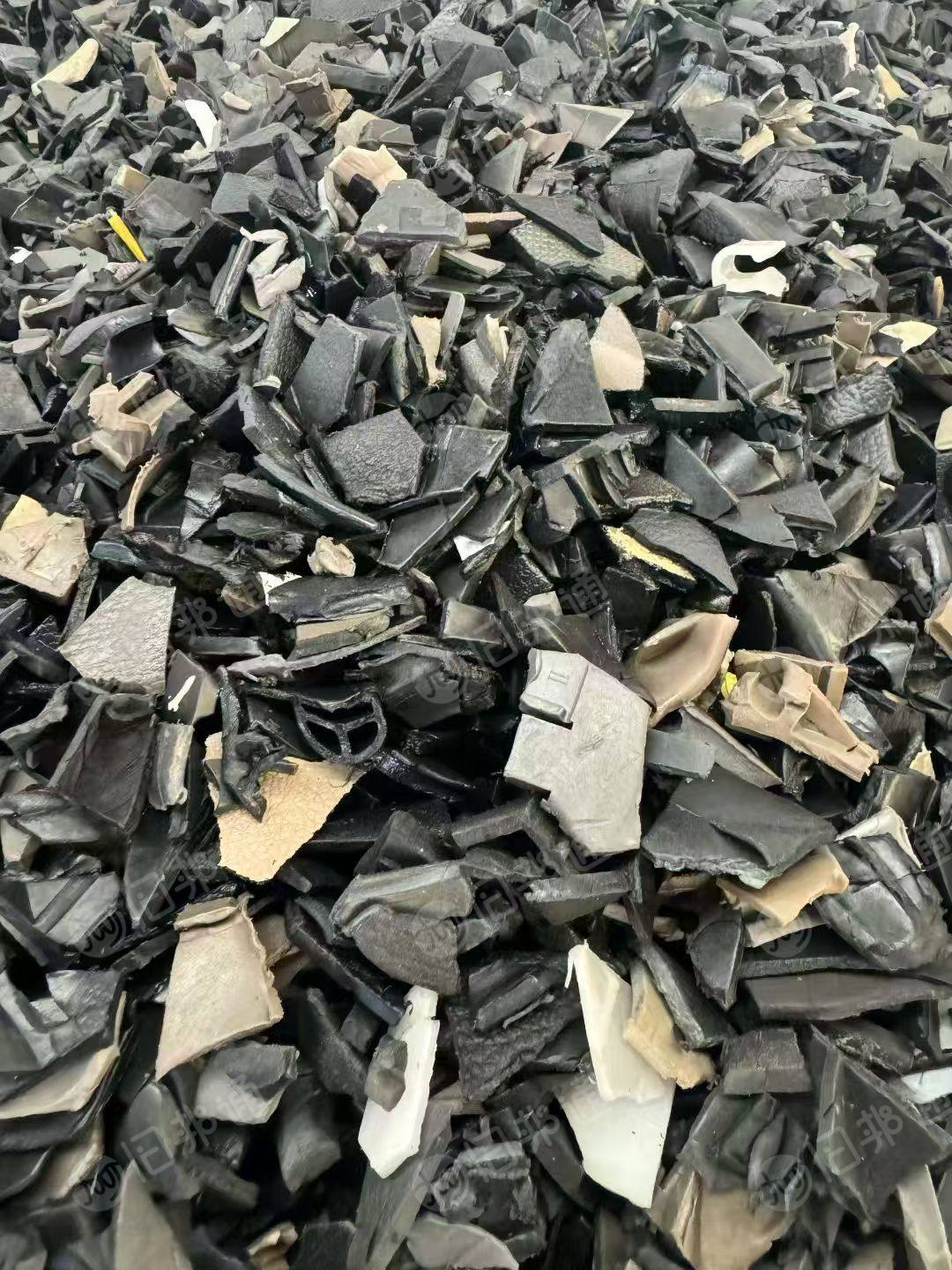 出售PP气囊盖破碎料，现货30吨