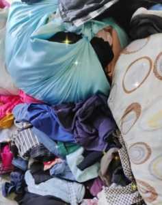 长期出售旧衣服分拣货，黑料月供9.6米一车，旧衣服白料 20-30吨，绒睡衣月供2吨，厂在湖南郴州