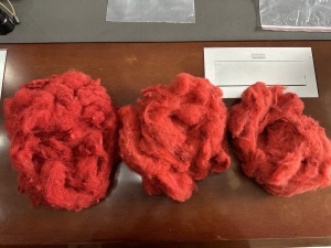 化纤厂长期出售涤纶短纤，大红短纤，6D*65，货在山东菏泽