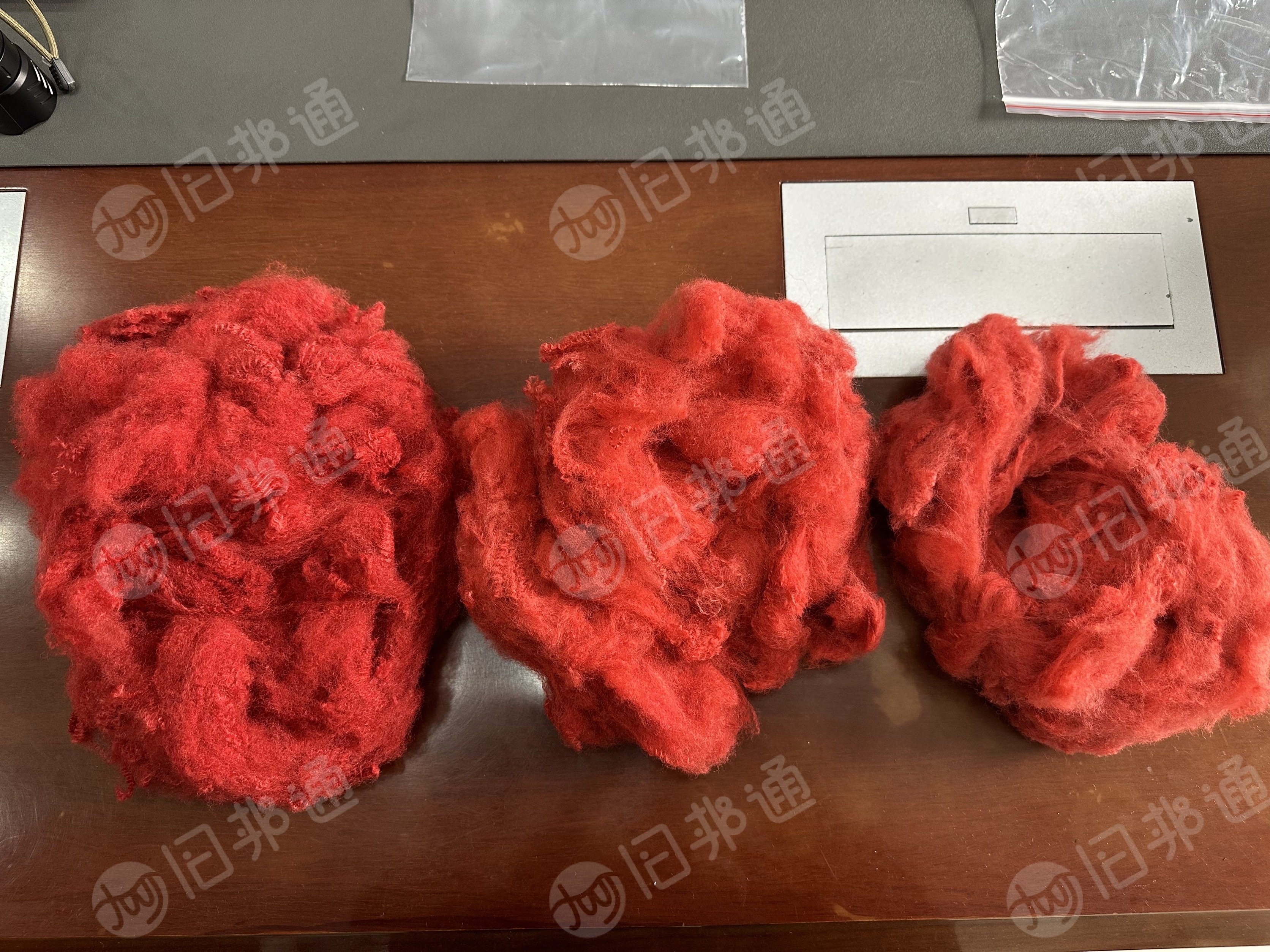 化纤厂长期出售涤纶短纤，大红短纤，6D*65，货在山东菏泽