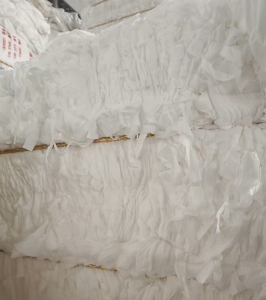 长期出售水刺无纺布边角料，洗脸巾边料，黏胶混合配比，50：50，月供22吨，货在浙江湖州