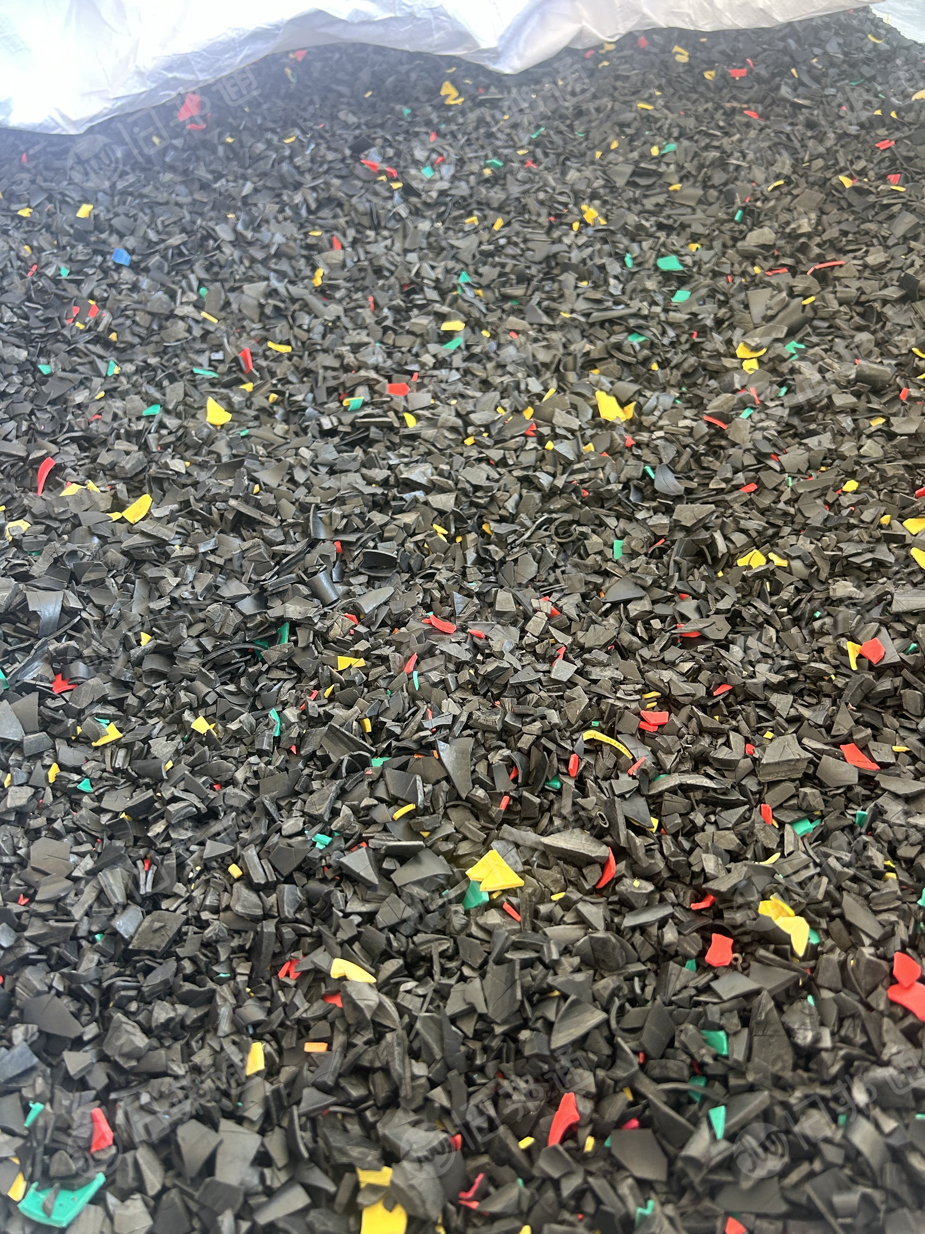 长期出售PVC电缆皮破碎料