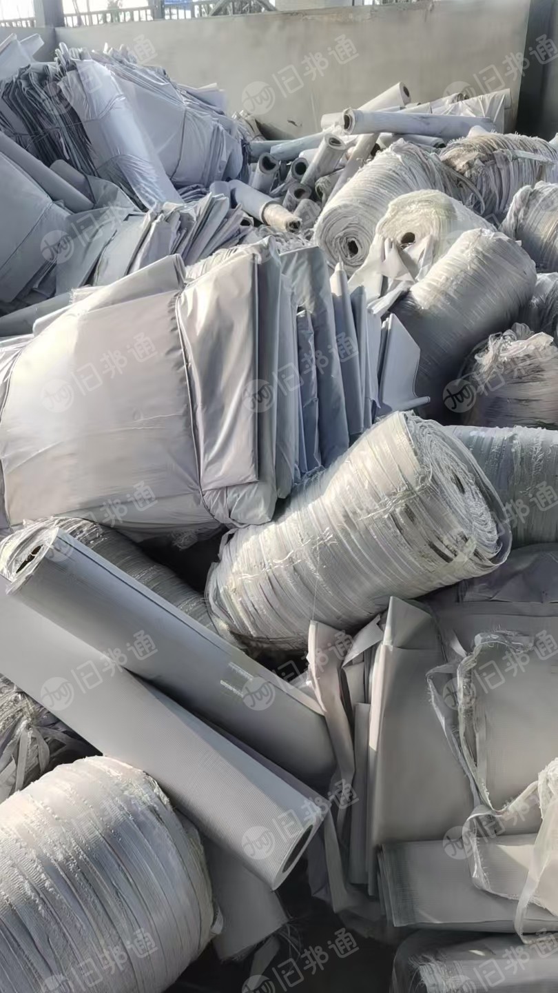 出售PVC广告布，卷的跟压块料都有，现货400吨