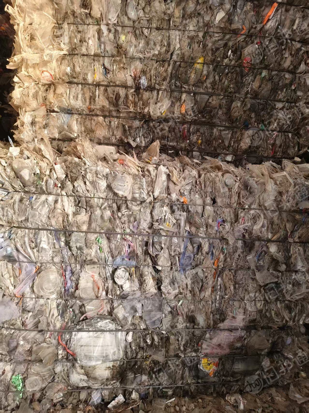 出售餐盒压块，现货32吨