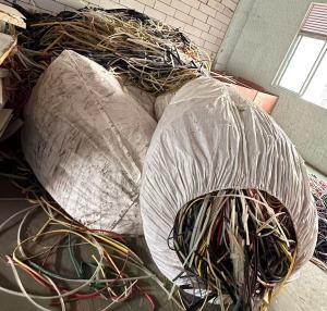 常年出售电缆皮毛料