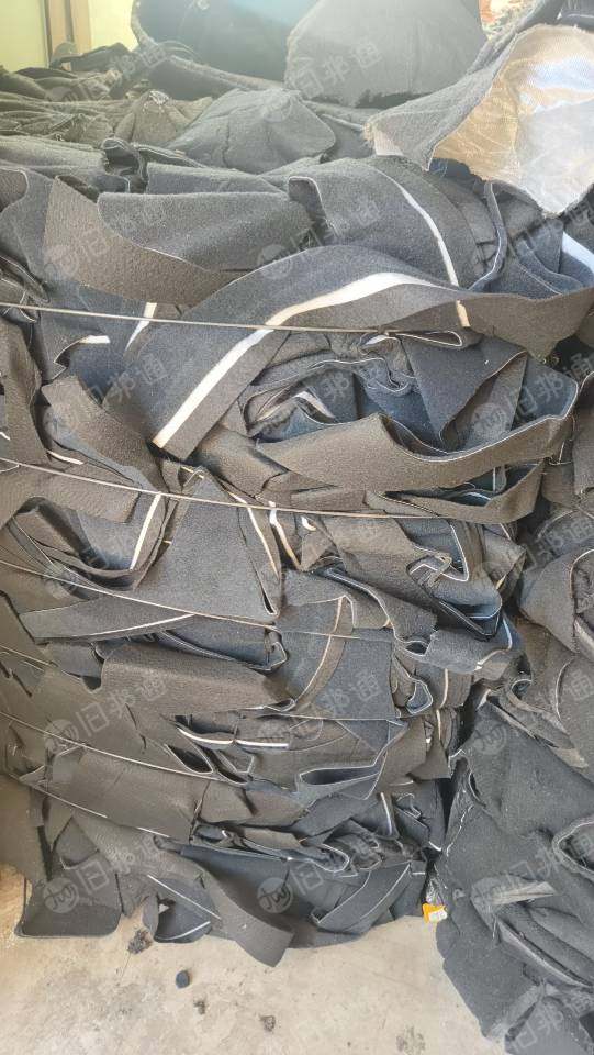 长期出售汽车地毯边角料，汽车内饰料，汽车脚垫，月供300吨