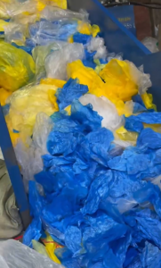 出售花色PE膜废料，花色高压膜和花色低压膜分开打包的