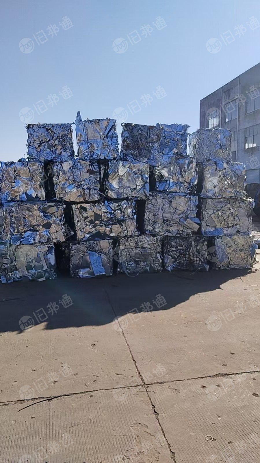 大量出售镀锌压块，工厂余料打的，现货300吨