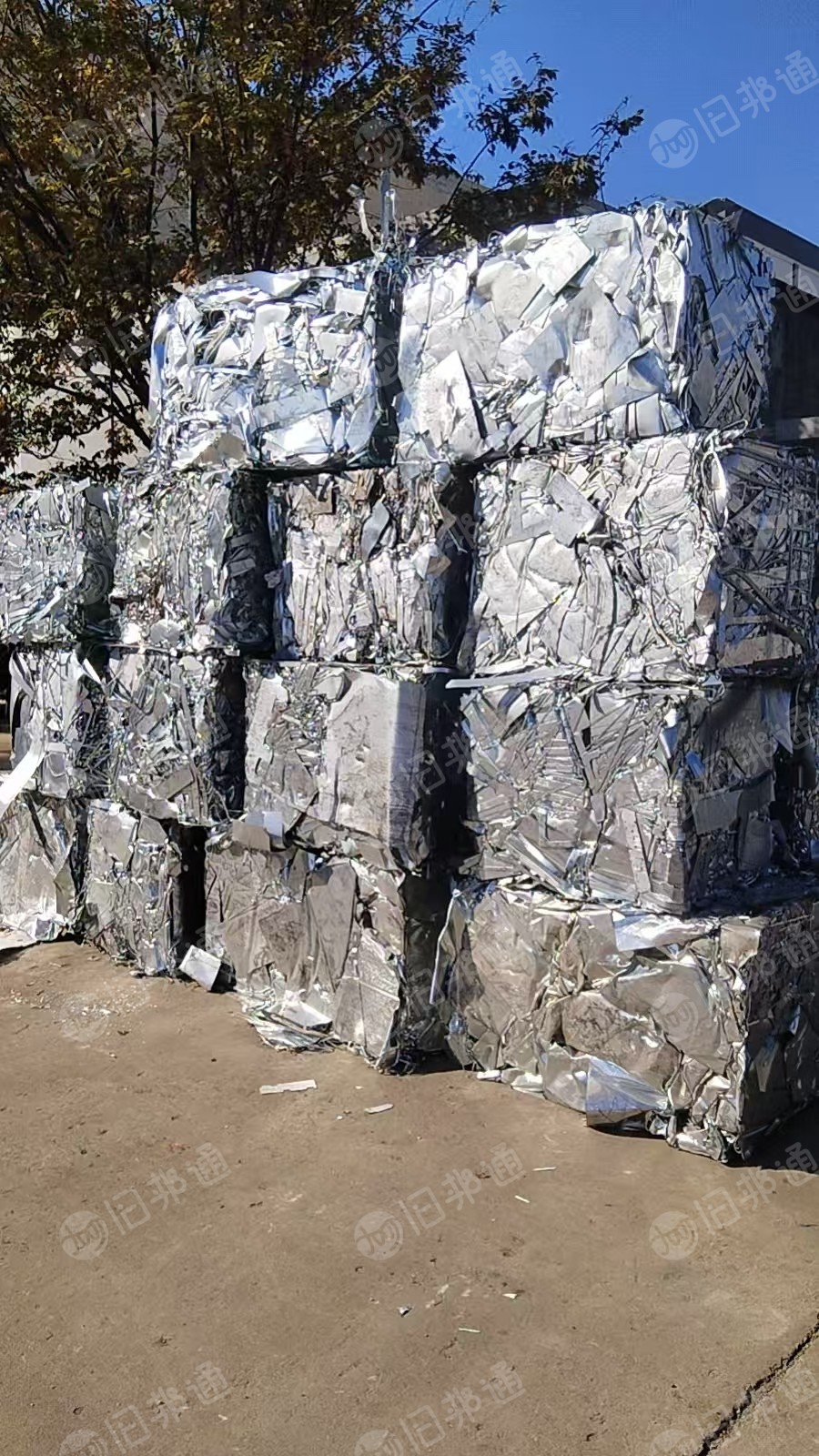 大量出售镀锌压块，工厂余料打的，现货300吨