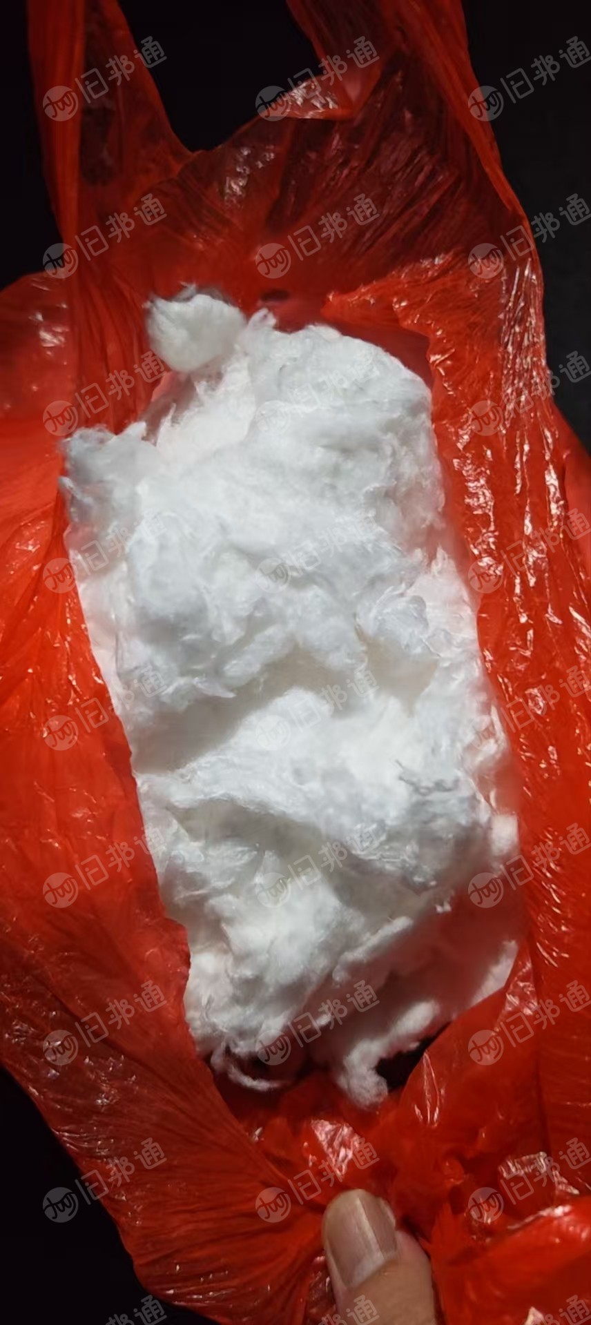 长期出售剪花机下来的涤纶毛毛料，涤纶磨毛料，有点潮，现货五六吨，月供30吨