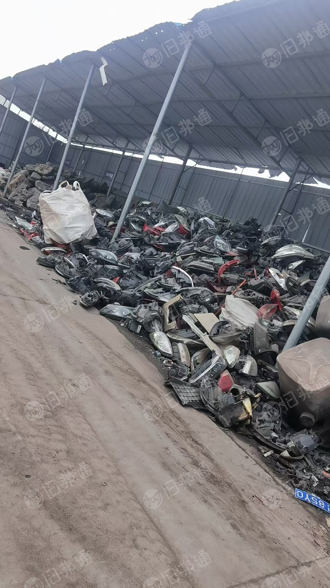 出售汽车大灯毛料，是汽车报废公司下来的，每个月都能拆2000量车