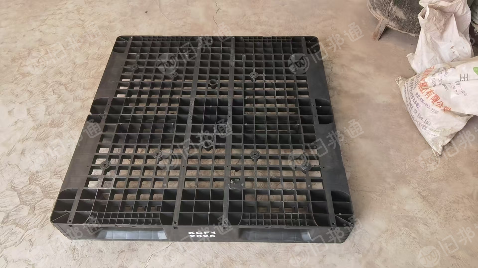 出售PP二手托盘，规格1.1*1.1，黑色的，全国有7个基地，加起来一个月有7/8千个