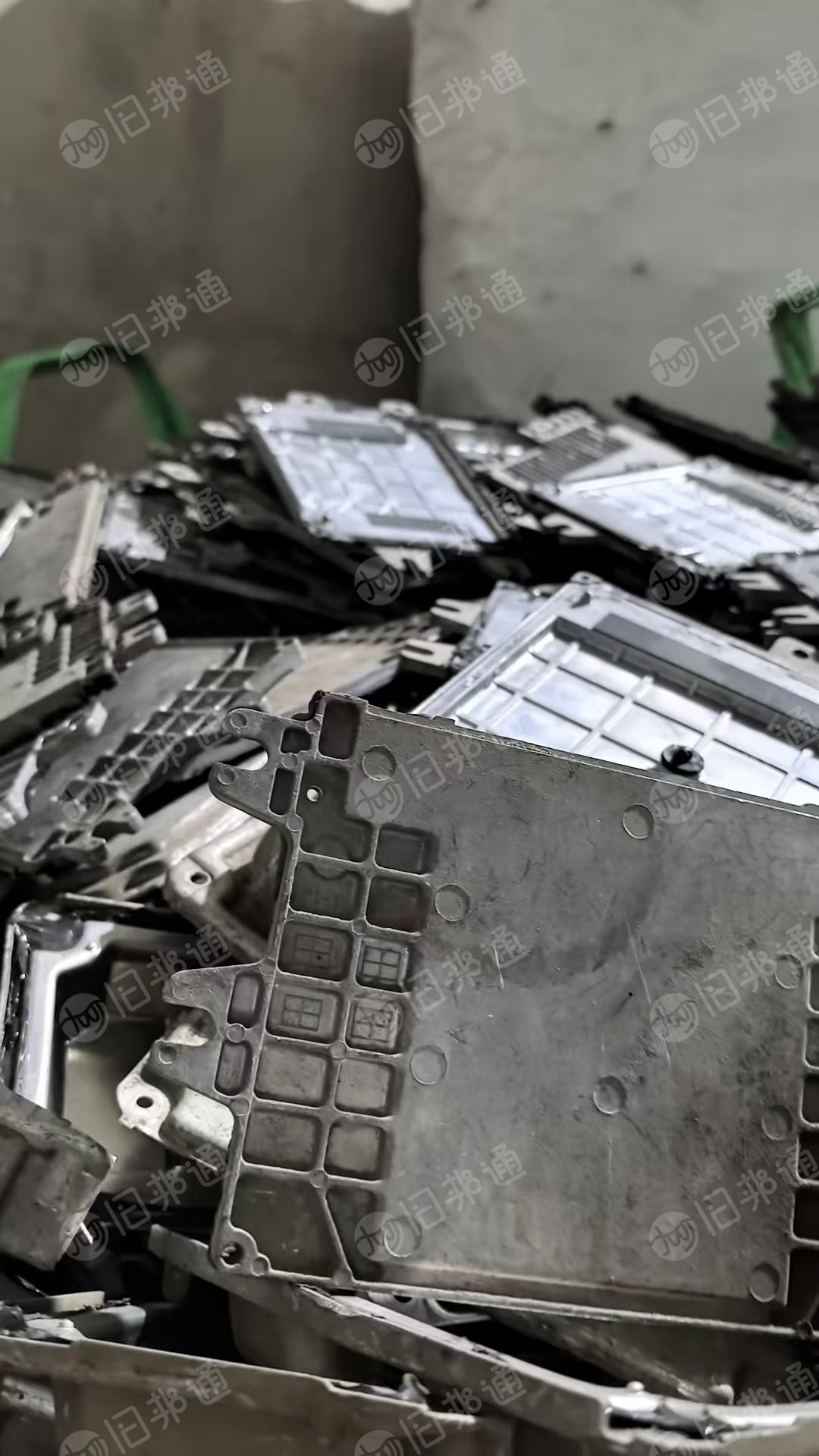 出售汽车电脑拆出来的废铝，月供6吨以上